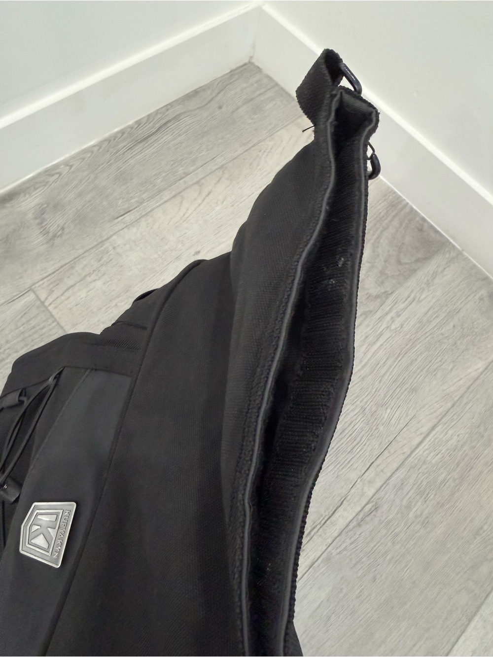 Kuryakyn Momentum Freeloader Sissy Bar Duffel Bag - Picture 9 of 15